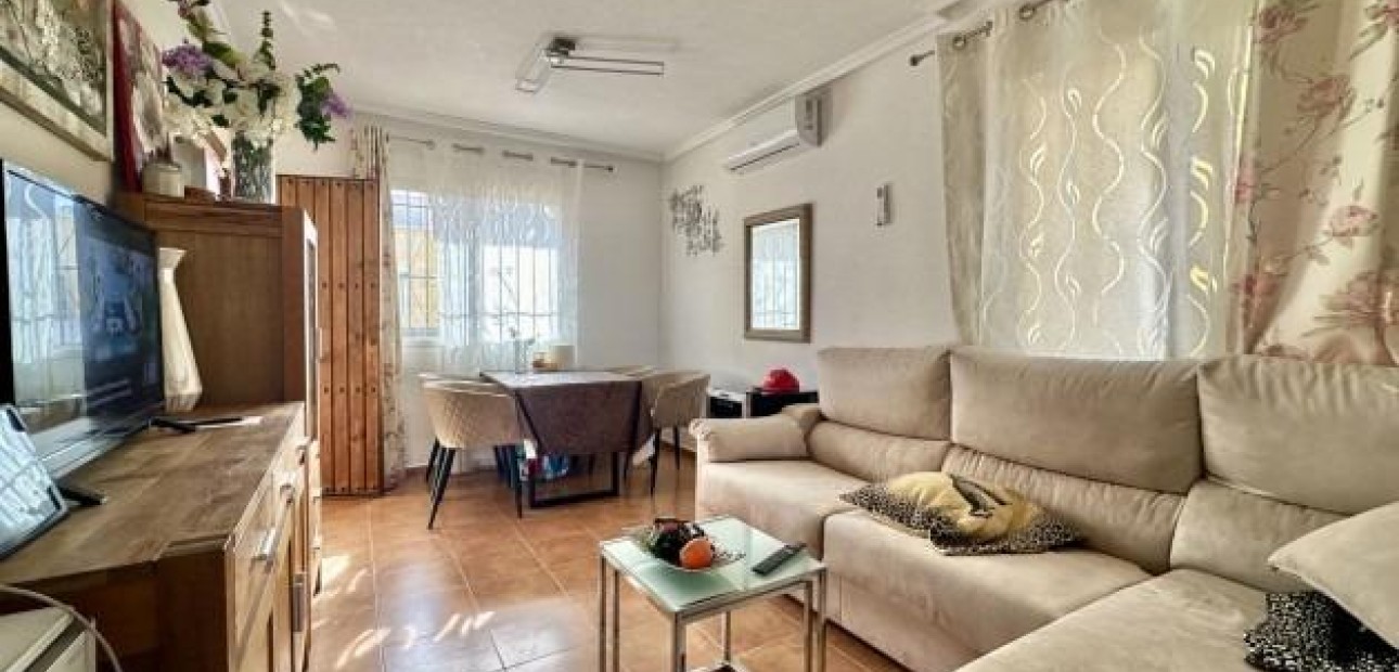 Sale - Terraced house -
Orihuela Costa - La Florida