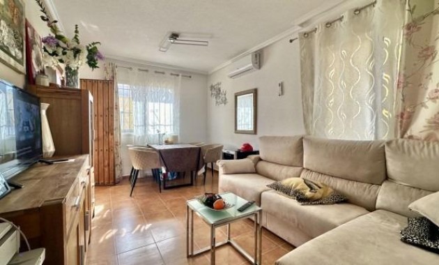 Sale - Terraced house -
Orihuela Costa - La Florida