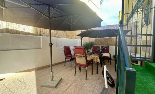 Sale - Terraced house -
Orihuela Costa - La Florida