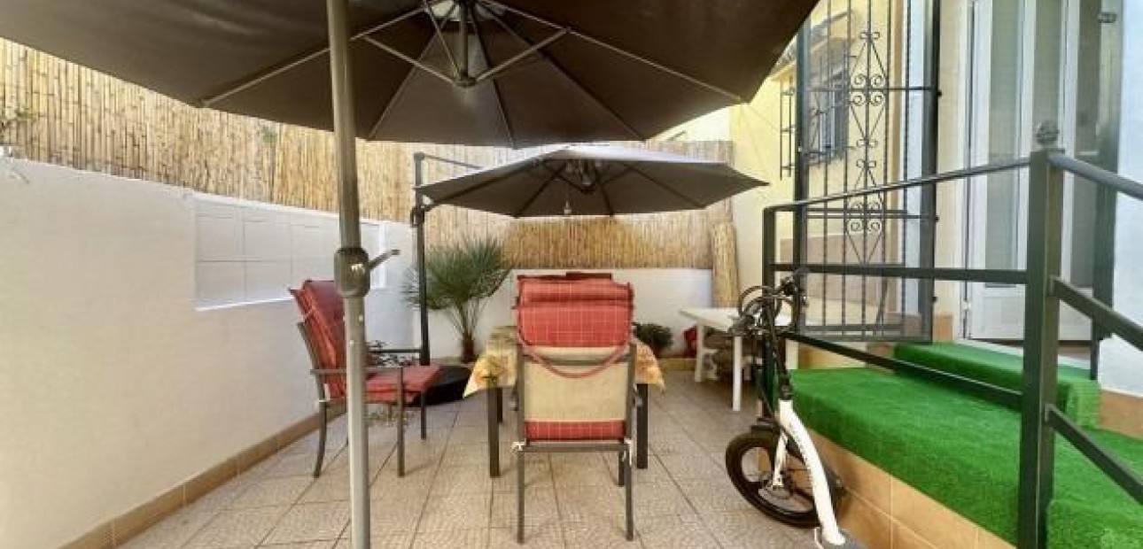 Sale - Terraced house -
Orihuela Costa - La Florida