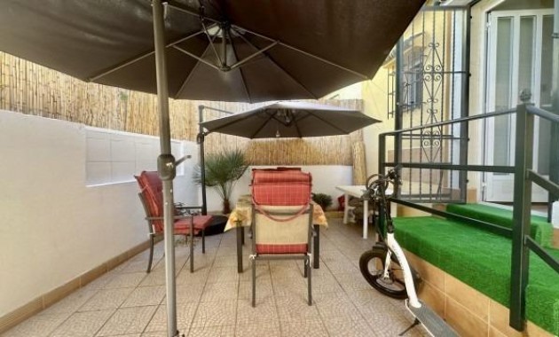 Sale - Terraced house -
Orihuela Costa - La Florida