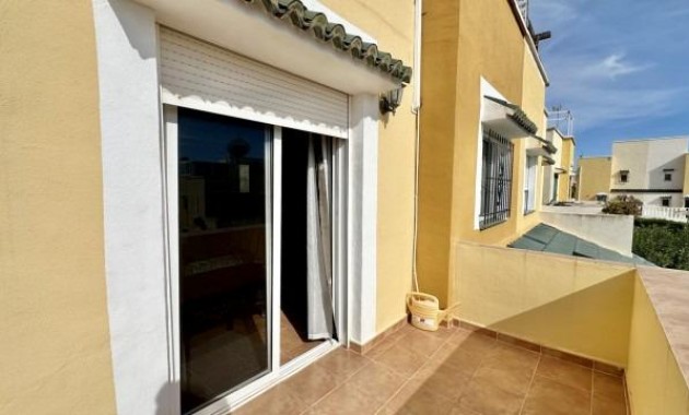 Sale - Terraced house -
Orihuela Costa - La Florida