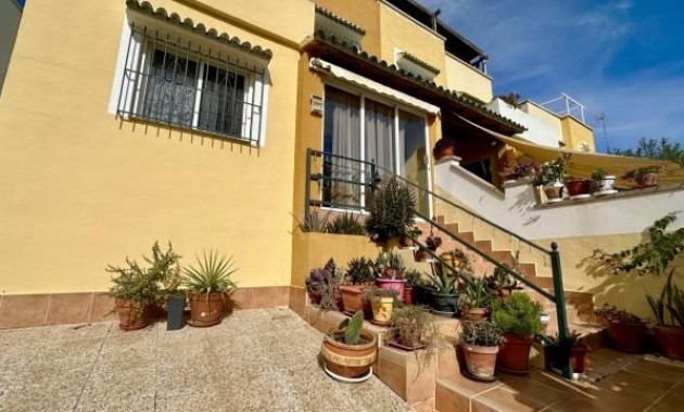 Sale - Terraced house -
Orihuela Costa - La Florida