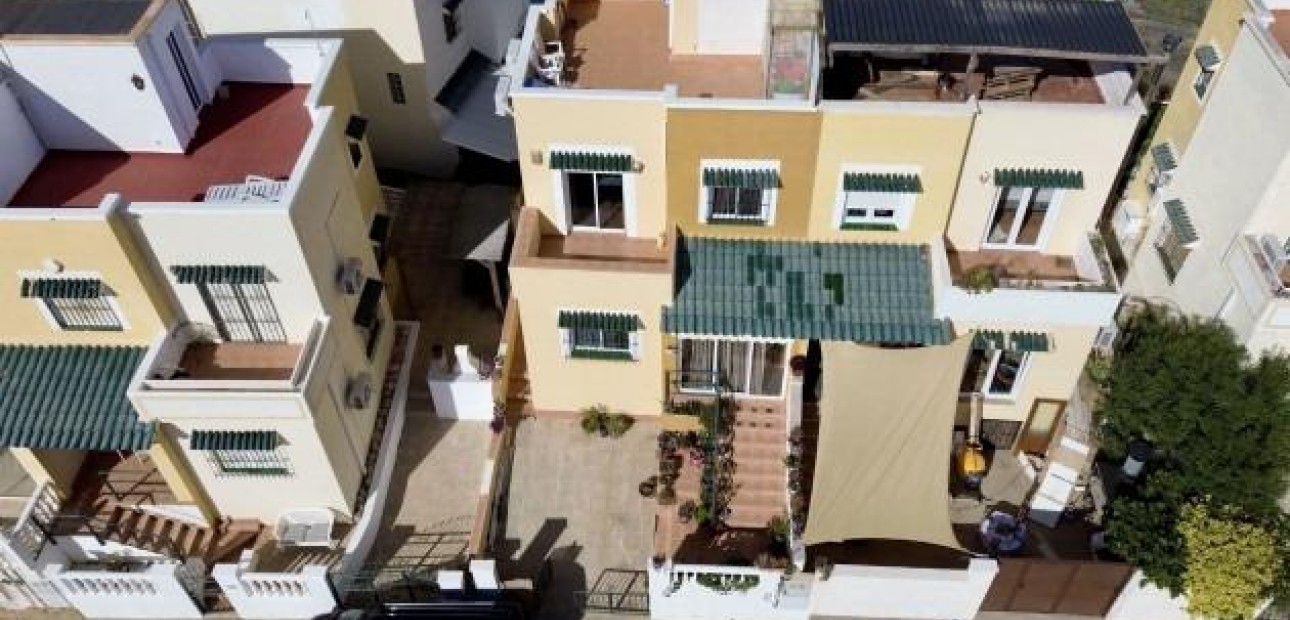 Sale - Terraced house -
Orihuela Costa - La Florida