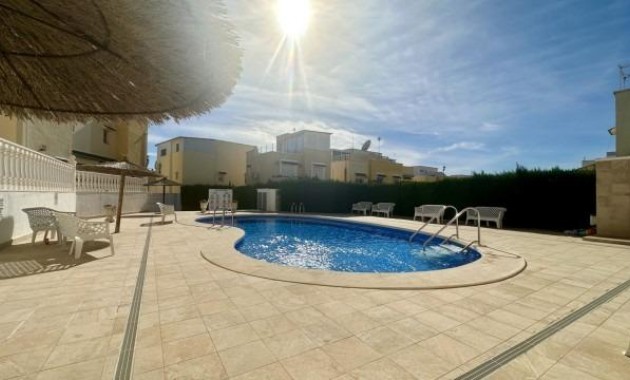 Sale - Terraced house -
Orihuela Costa - La Florida