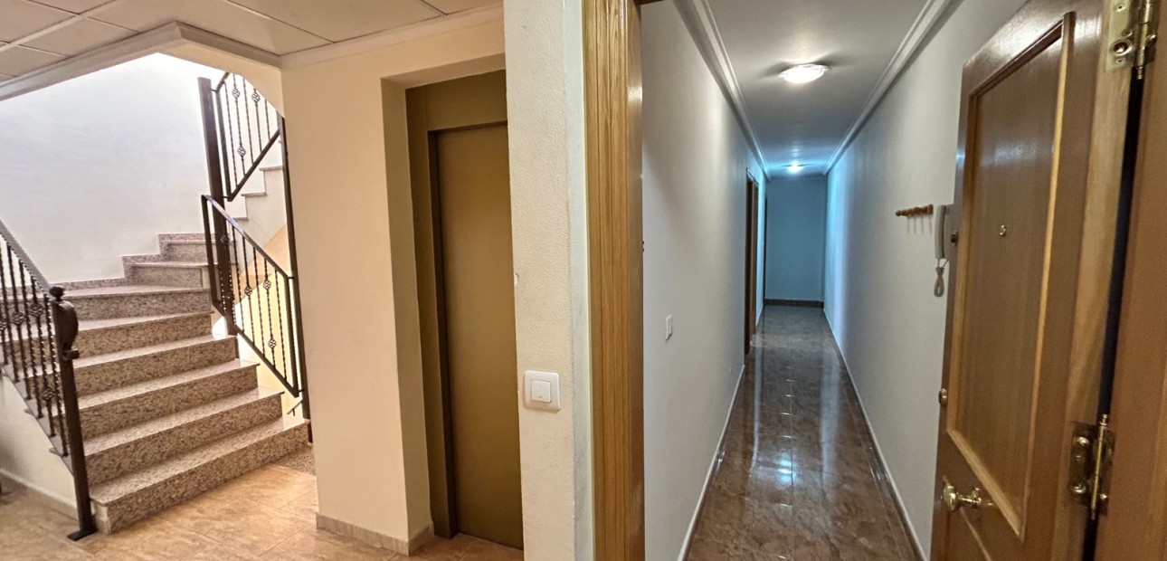 Venta - Apartamento / piso -
Jacarilla - pueblo