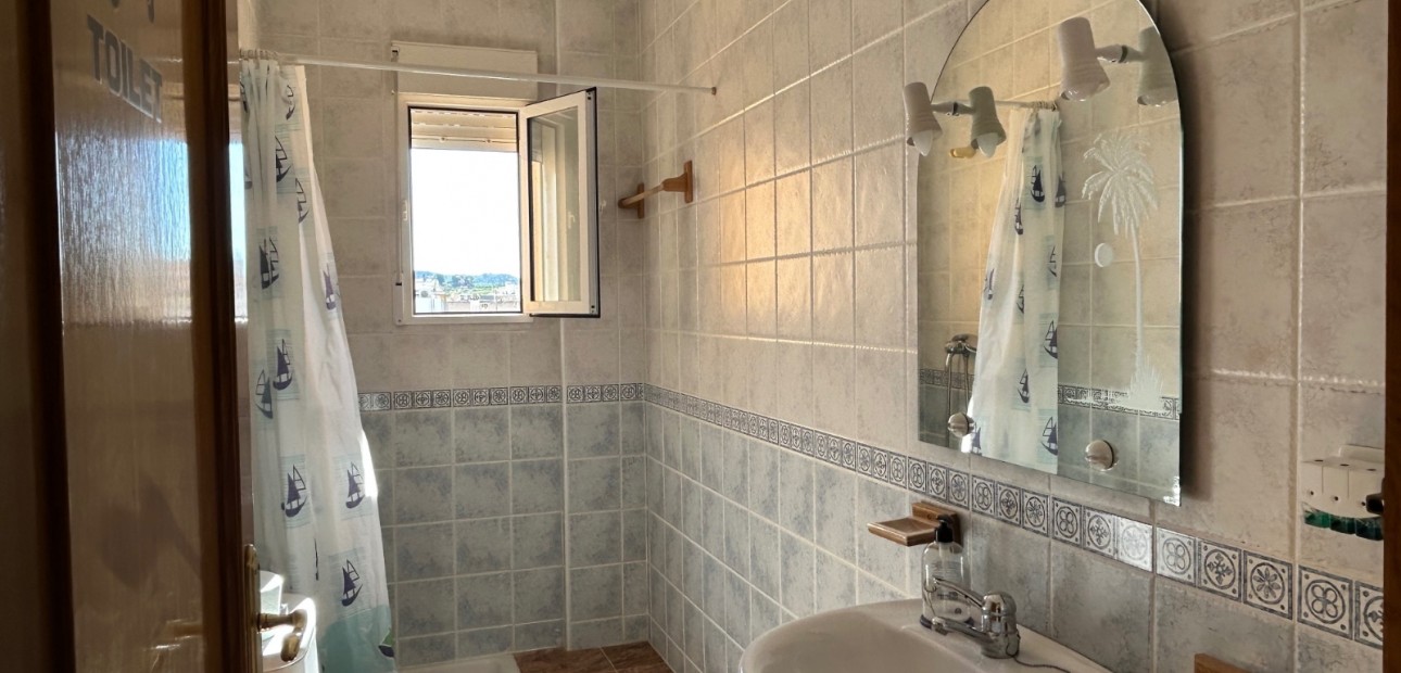 Venta - Apartamento / piso -
Jacarilla - pueblo