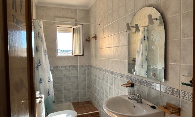 Venta - Apartamento / piso -
Jacarilla - pueblo