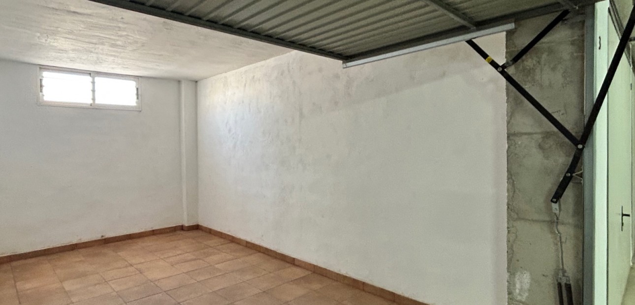 Venta - Apartamento / piso -
Jacarilla - pueblo