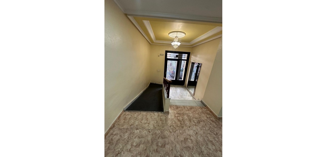 Venta - Apartamento / piso -
Torrevieja - Playa del cura