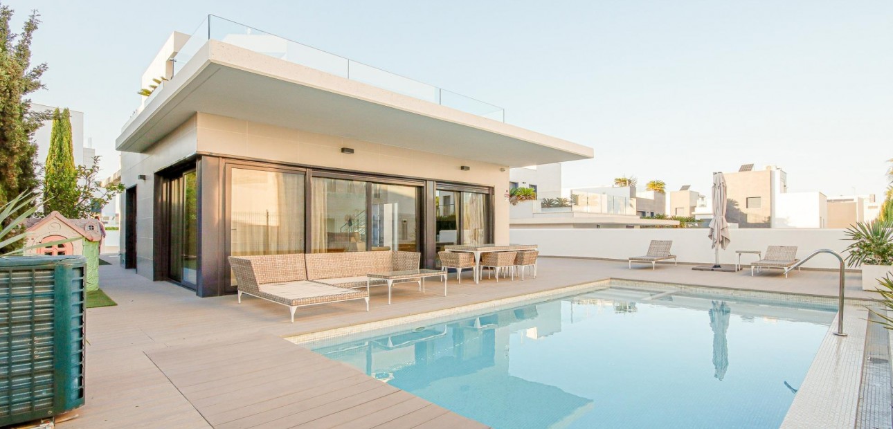 Venta - Villa -
Orihuela Costa - Campoamor