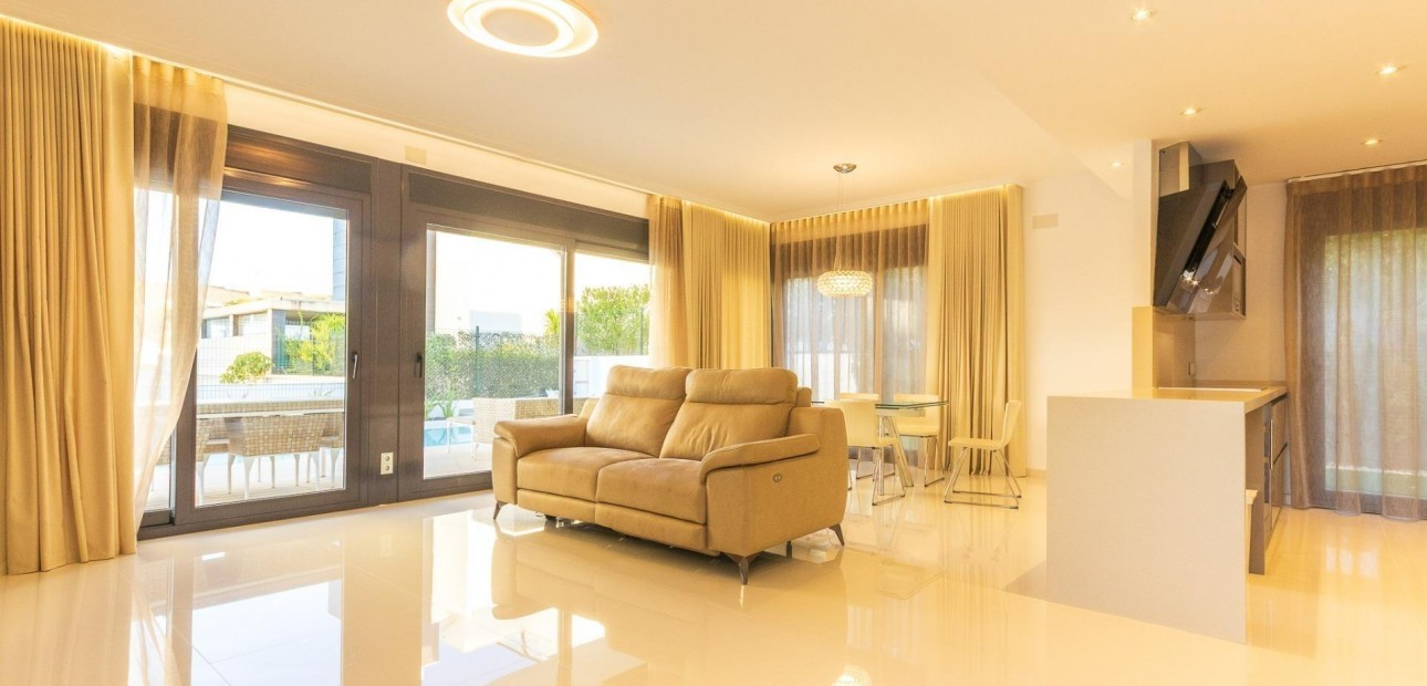 Venta - Villa -
Orihuela Costa - Campoamor