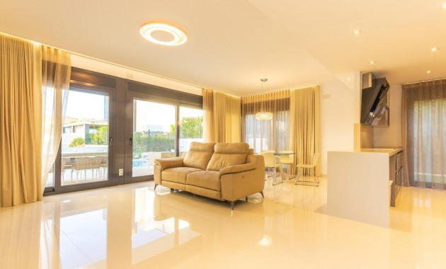 Venta - Villa -
Orihuela Costa - Campoamor