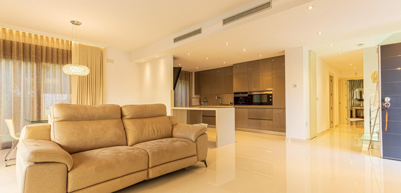 Venta - Villa -
Orihuela Costa - Campoamor