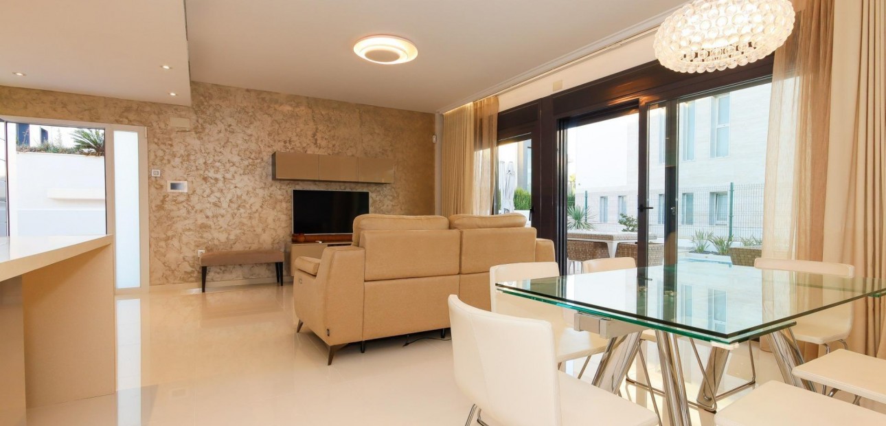 Venta - Villa -
Orihuela Costa - Campoamor