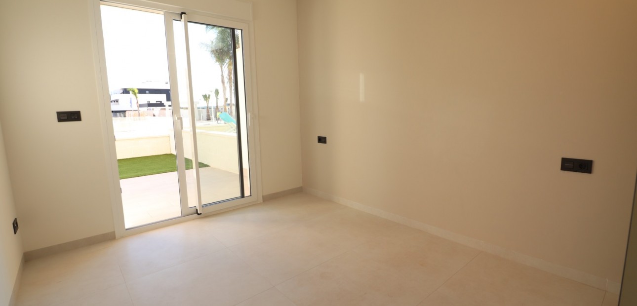 Herverkoop - Appartement / flat -
Guardamar del Segura - El Raso