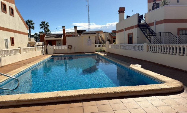 Sale - Villa -
El Raso