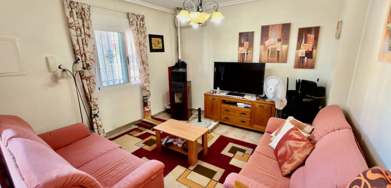 Sale - Villa -
El Raso