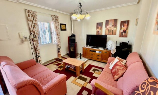 Sale - Villa -
El Raso