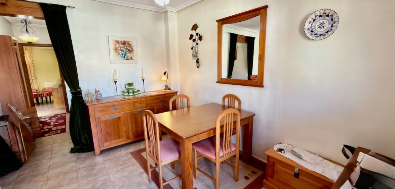 Sale - Villa -
El Raso