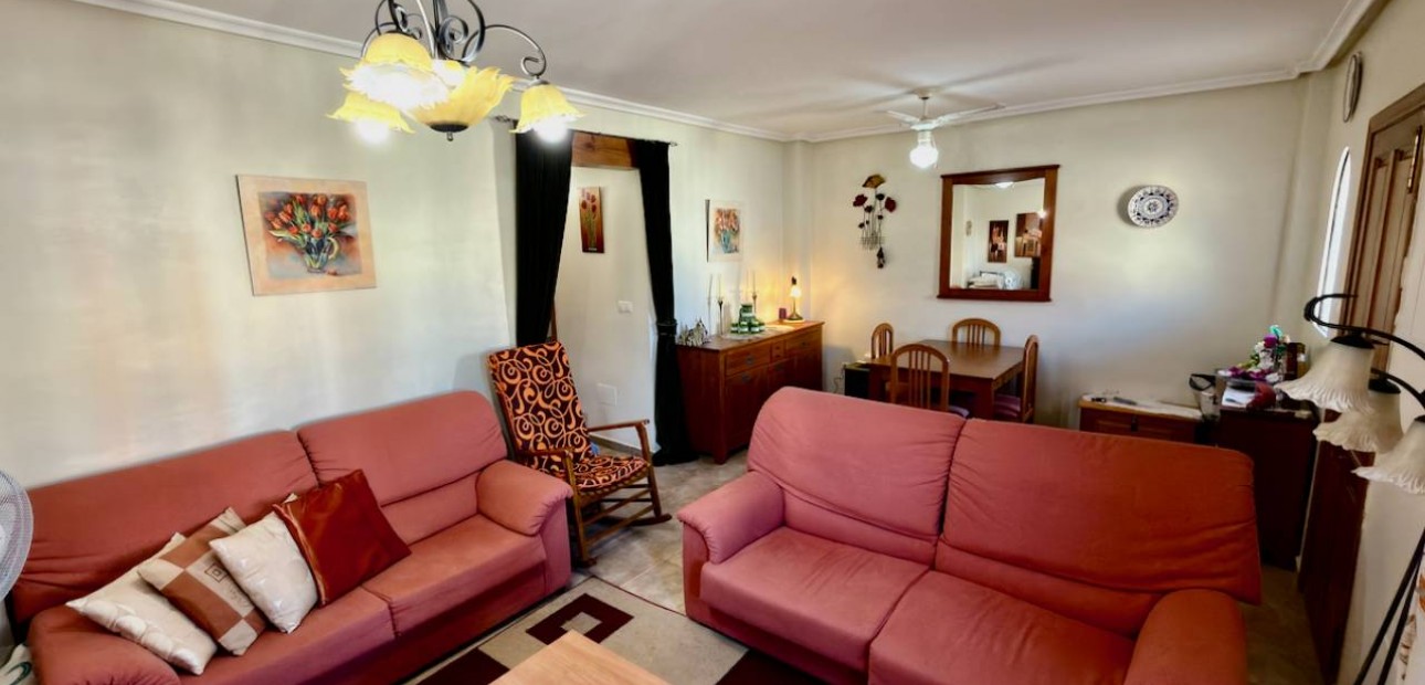 Sale - Villa -
El Raso