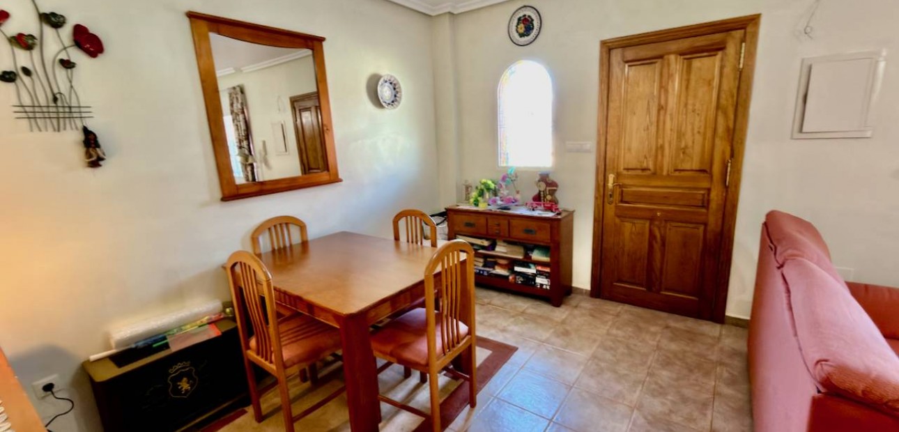 Sale - Villa -
El Raso
