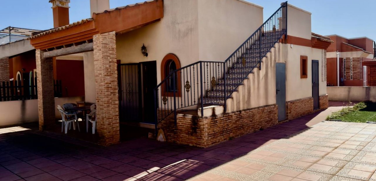 Sale - Villa -
El Raso