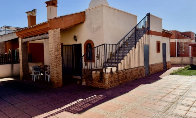 Sale - Villa -
El Raso
