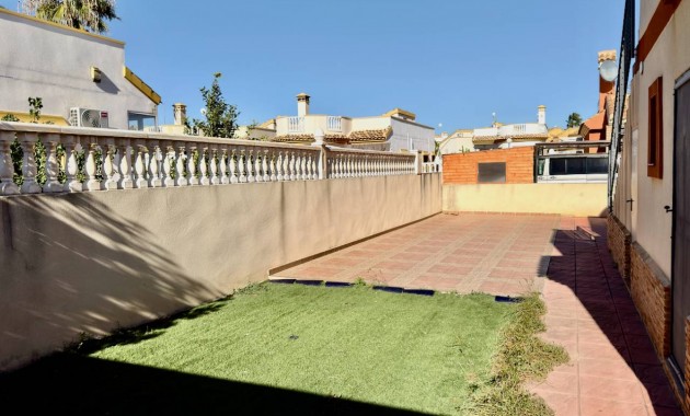 Sale - Villa -
El Raso