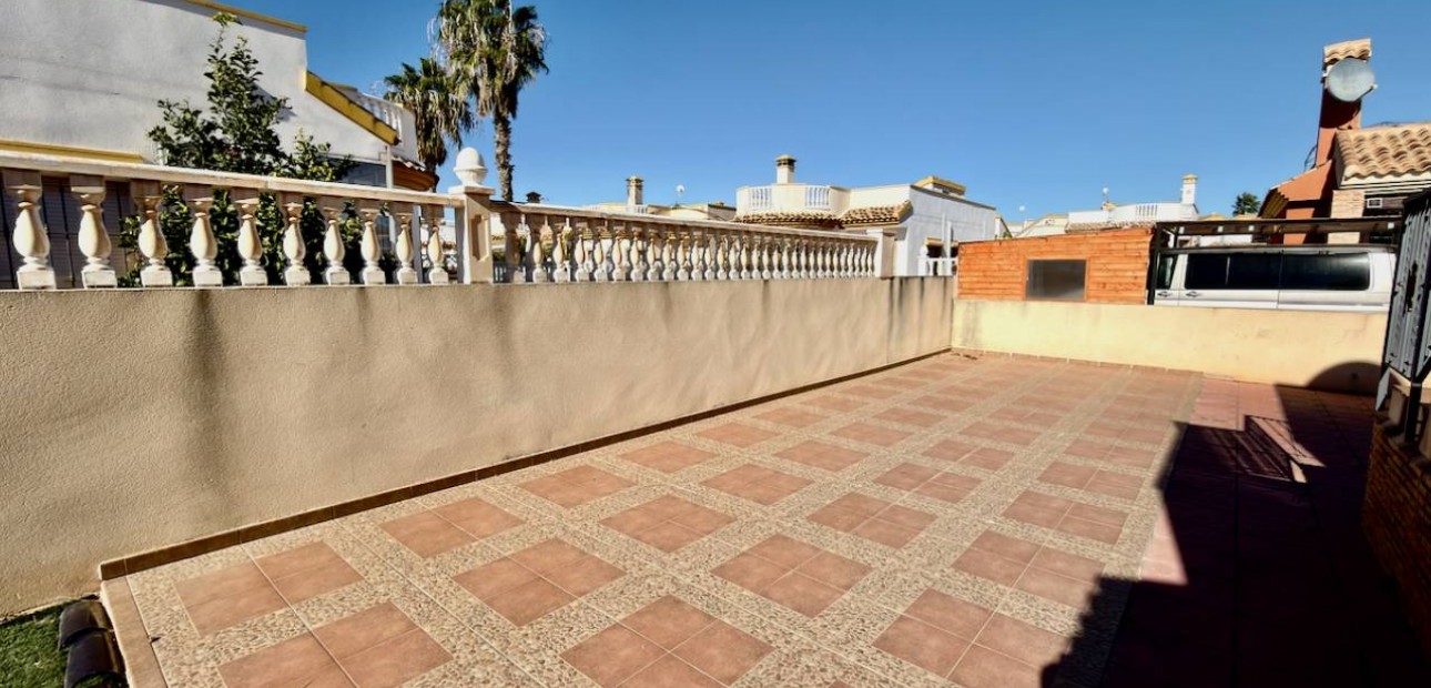 Sale - Villa -
El Raso