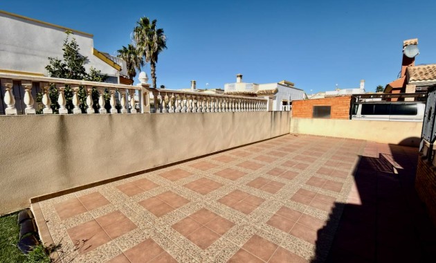 Sale - Villa -
El Raso