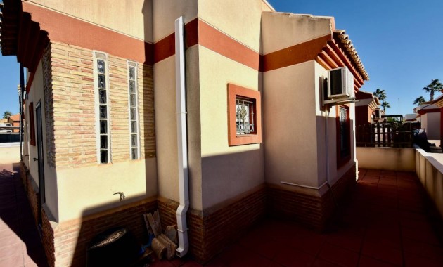 Sale - Villa -
El Raso