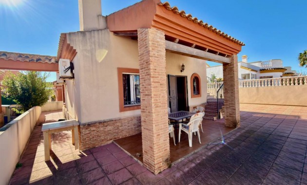 Sale - Villa -
El Raso