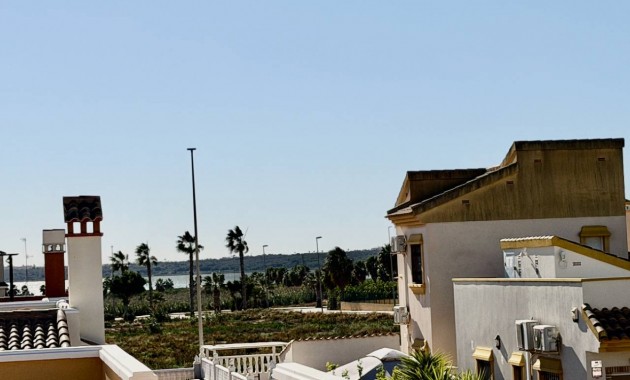 Sale - Villa -
El Raso