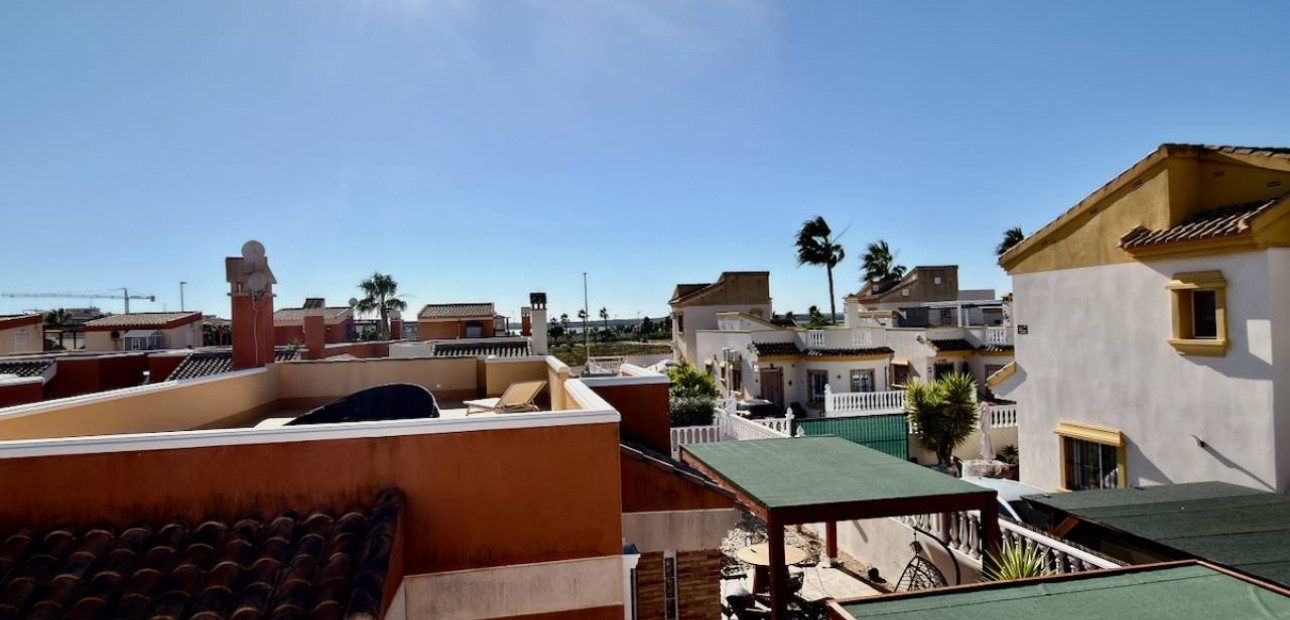 Sale - Villa -
El Raso