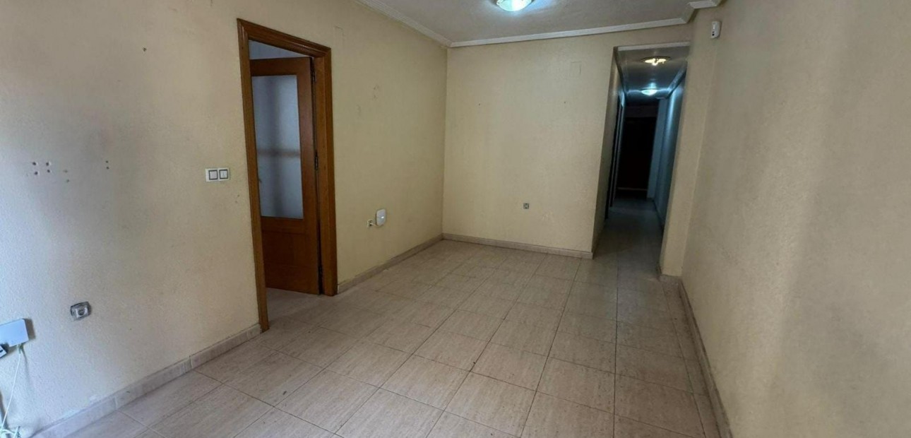 Venta - Apartamento / piso -
Torrevieja - Estacion de autobuses