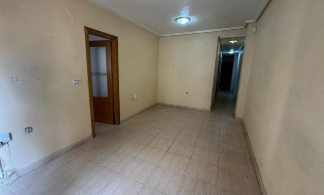 Venta - Apartamento / piso -
Torrevieja - Estacion de autobuses