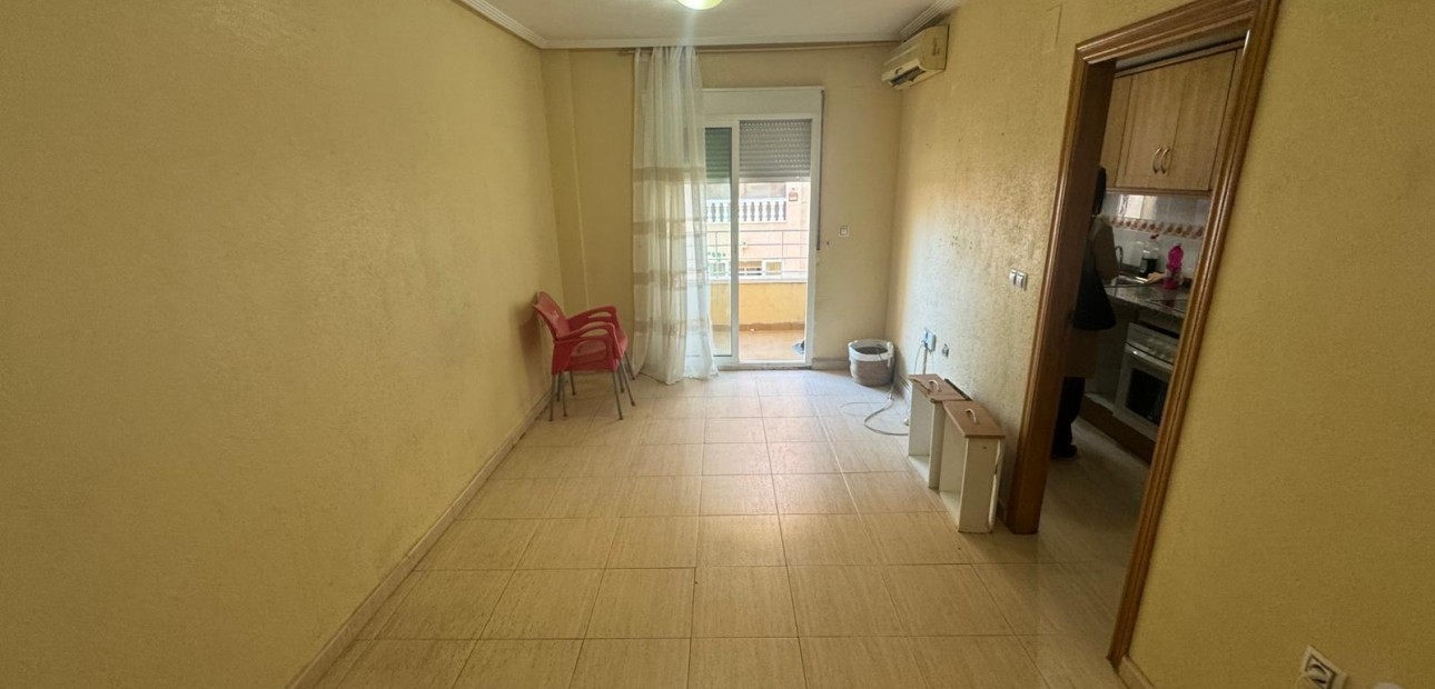 Venta - Apartamento / piso -
Torrevieja - Estacion de autobuses