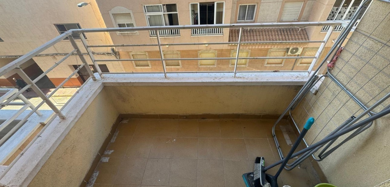 Venta - Apartamento / piso -
Torrevieja - Estacion de autobuses