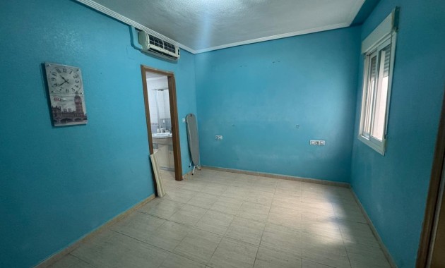 Venta - Apartamento / piso -
Torrevieja - Estacion de autobuses