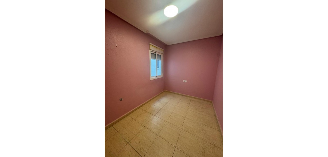 Venta - Apartamento / piso -
Torrevieja - Estacion de autobuses