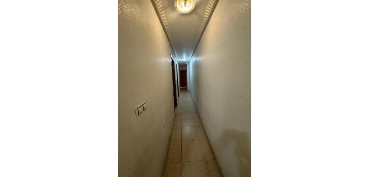 Venta - Apartamento / piso -
Torrevieja - Estacion de autobuses