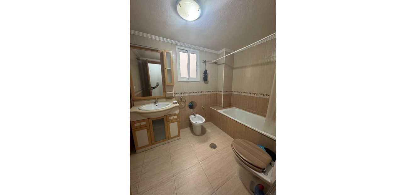 Venta - Apartamento / piso -
Torrevieja - Estacion de autobuses