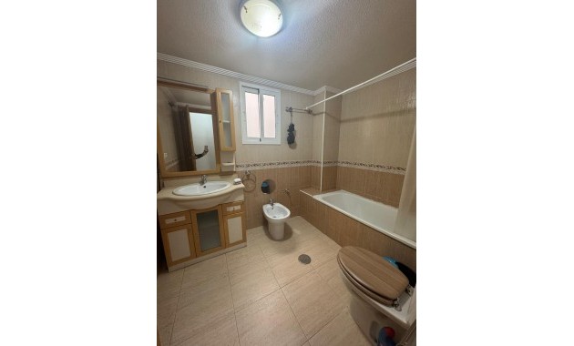 Venta - Apartamento / piso -
Torrevieja - Estacion de autobuses