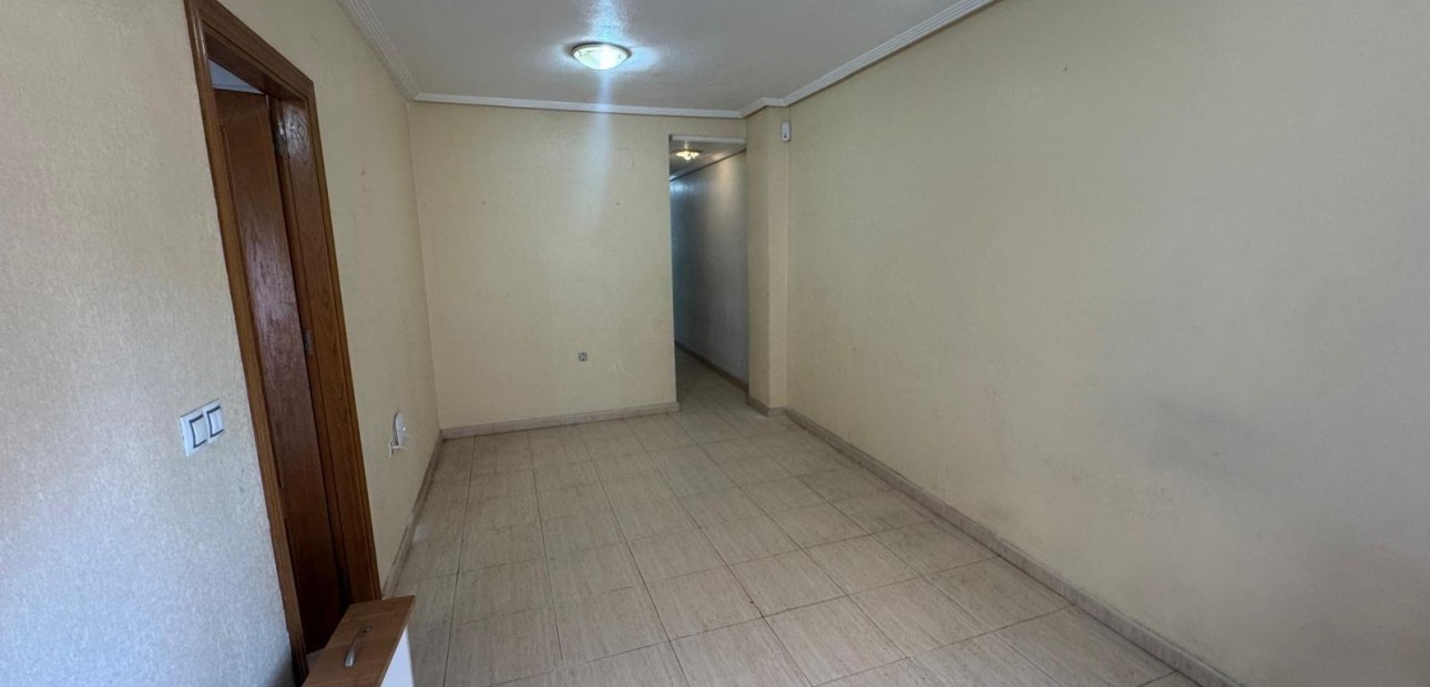 Venta - Apartamento / piso -
Torrevieja - Estacion de autobuses