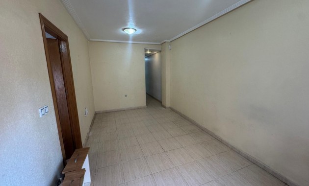 Venta - Apartamento / piso -
Torrevieja - Estacion de autobuses