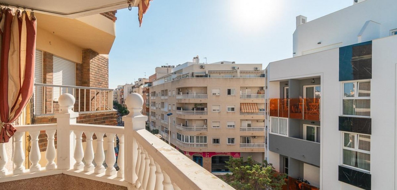Herverkoop - Flat -
Torrevieja - Centro