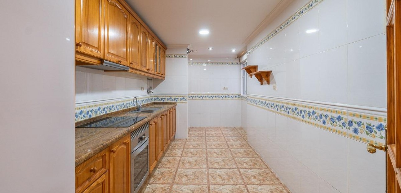 Herverkoop - Flat -
Torrevieja - Centro