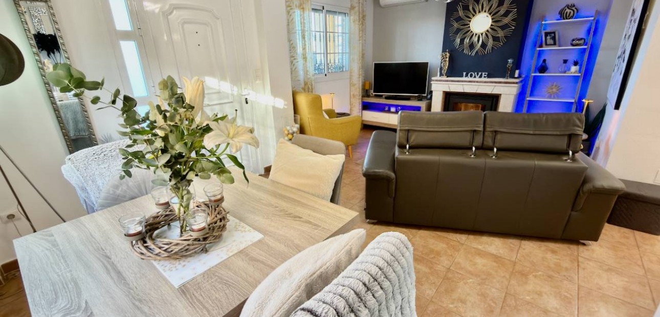 Venta - Villa -
Guardamar del Segura - El Raso