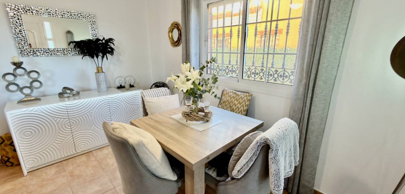 Venta - Villa -
Guardamar del Segura - El Raso